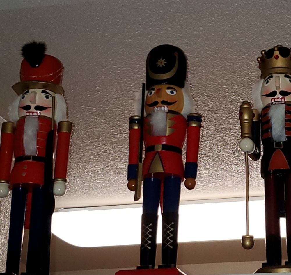 Nutcracker with Rifle - Picture 5 of 5